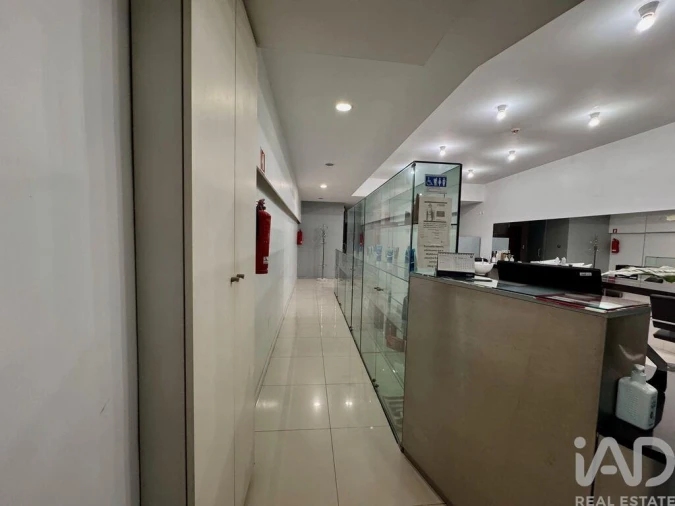 Loja para Venda em Mafamude e Vilar do Paraíso Foto 3