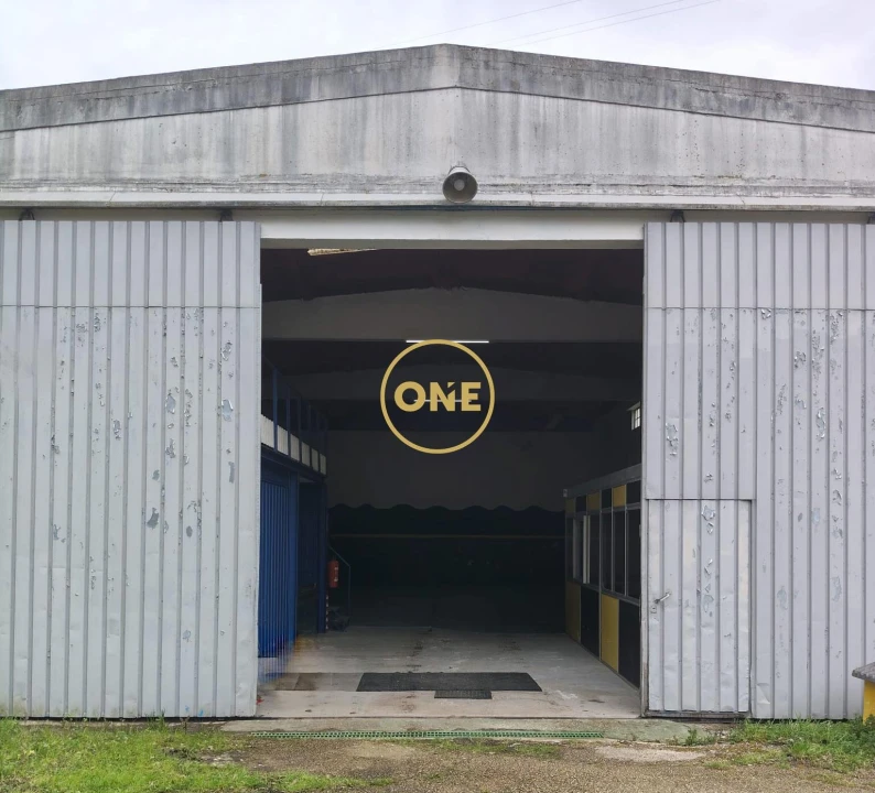 Armazém para Arrendamento em Venda do Pinheiro e Santo Estêvão das Galés Foto 1