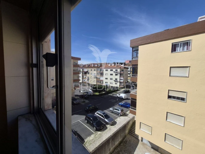 Apartamento T2 para Venda em Rio de Mouro Foto 3