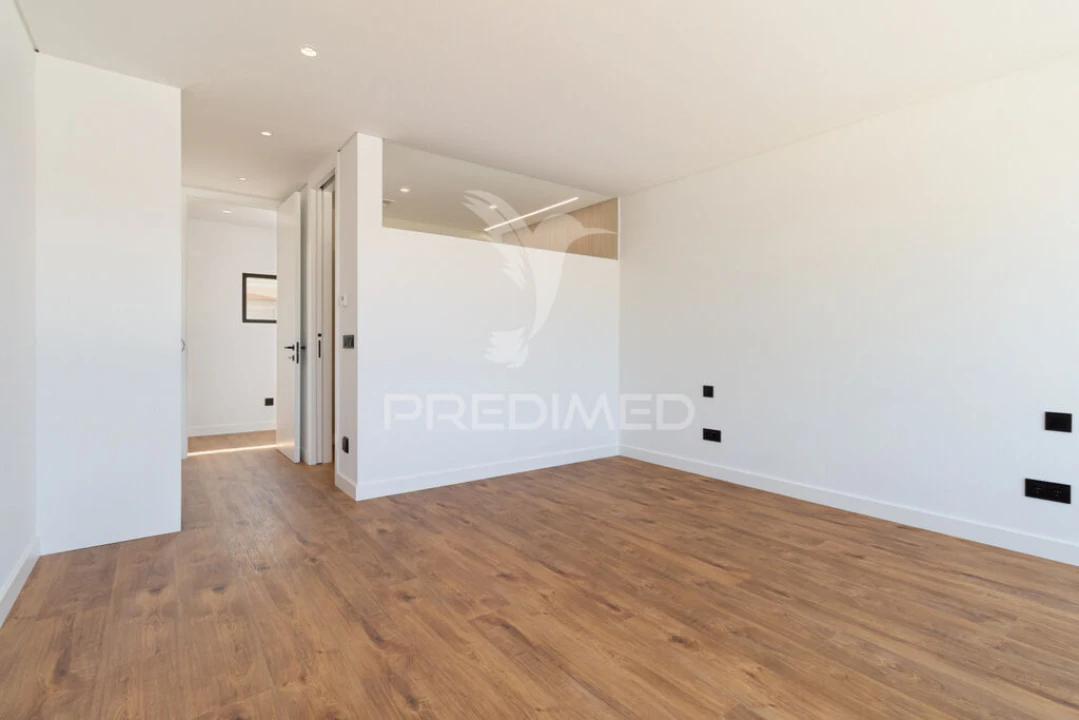 Moradia T5 para Venda em Charneca de Caparica e Sobreda Foto 18