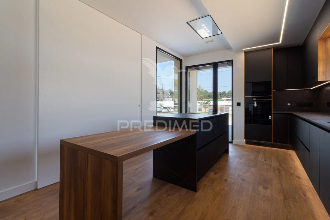 Moradia T5 para Venda em Charneca de Caparica e Sobreda Foto 5