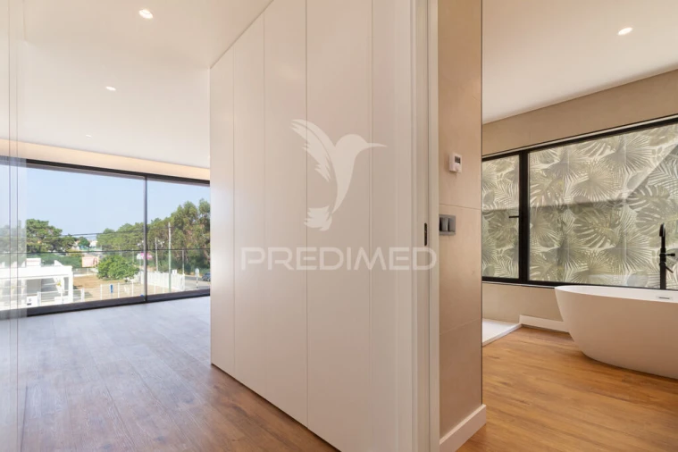 Moradia T5 para Venda em Charneca de Caparica e Sobreda Foto 16