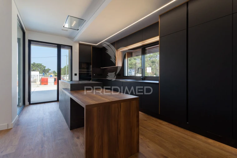 Moradia T5 para Venda em Charneca de Caparica e Sobreda Foto 2