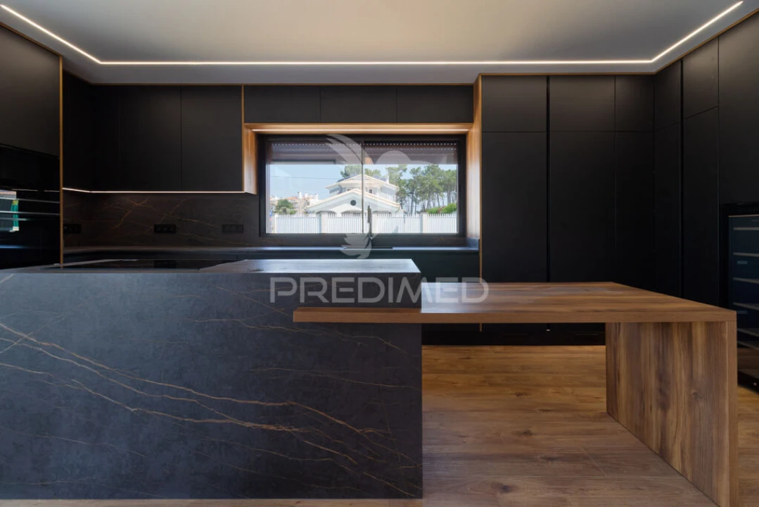 Moradia T5 para Venda em Charneca de Caparica e Sobreda Foto 3