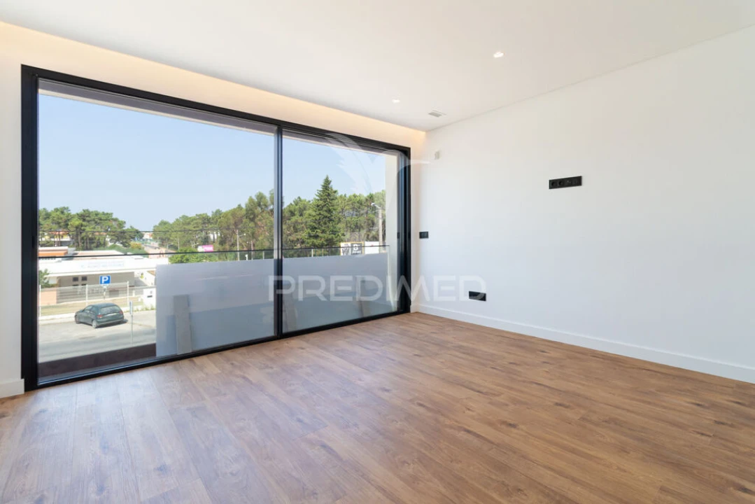 Moradia T5 para Venda em Charneca de Caparica e Sobreda Foto 19