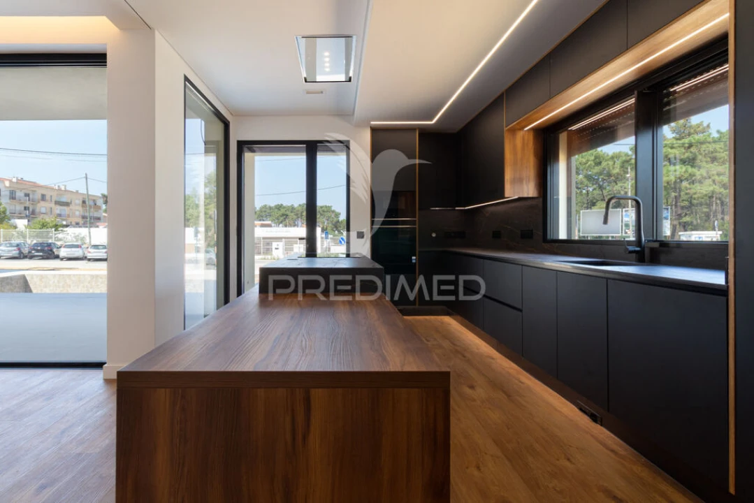 Moradia T5 para Venda em Charneca de Caparica e Sobreda Foto 4