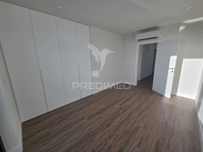 Moradia T4 para Venda em Aradas Foto 14