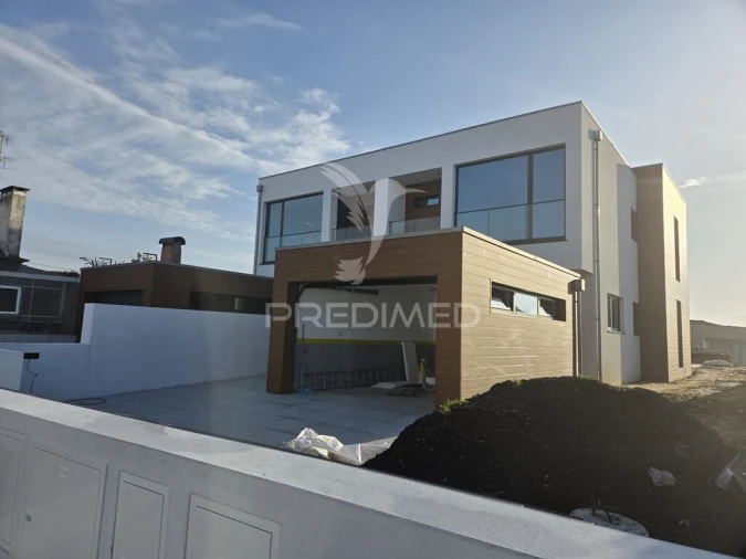 Moradia T4 para Venda em Aradas Foto 2