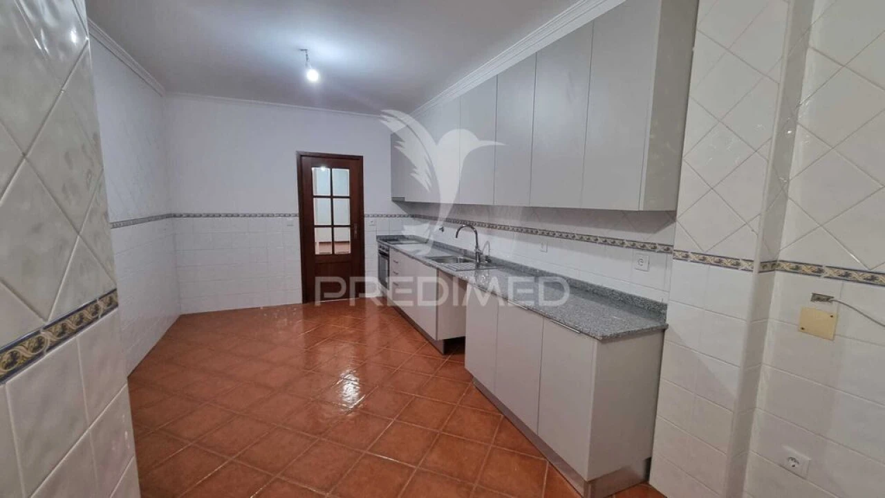 Apartamento T3 para Venda em Ancede e Ribadouro Foto 1