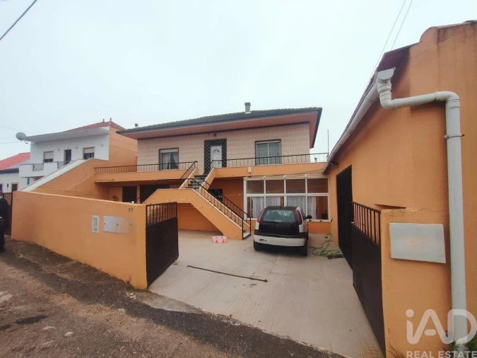 Moradia T5 para Venda em Painho e Figueiros