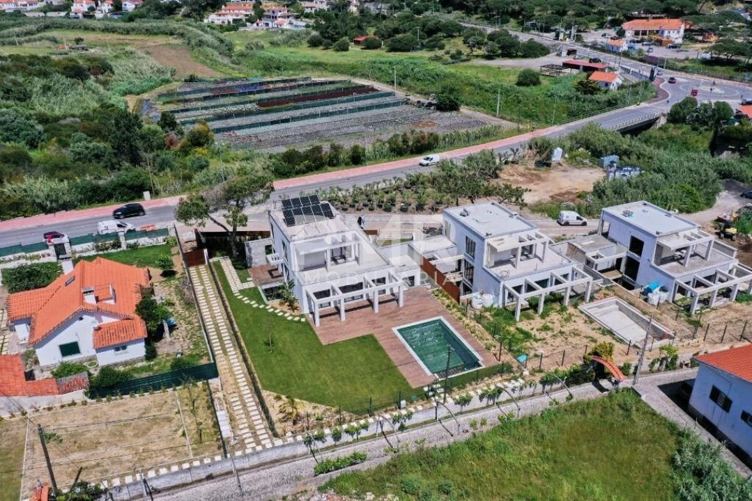 Moradia T4 para Venda em Colares Foto 12