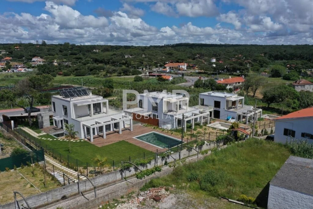 Moradia T4 para Venda em Colares Foto 8