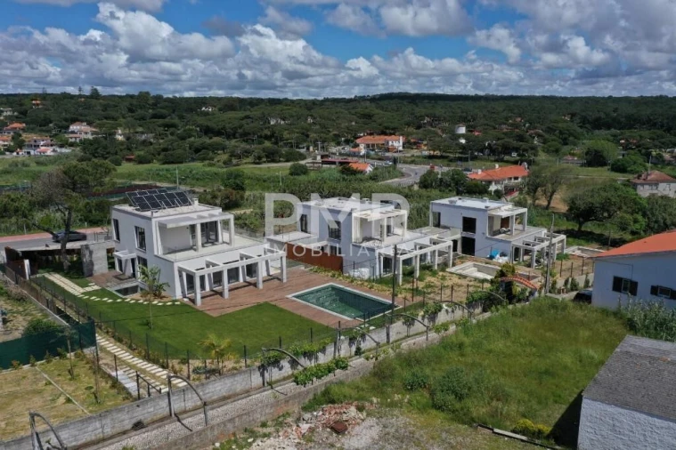 Moradia T4 para Venda em Colares Foto 8