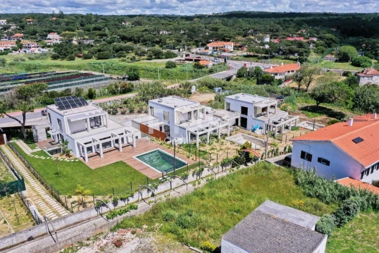 Moradia T4 para Venda em Colares Foto 7