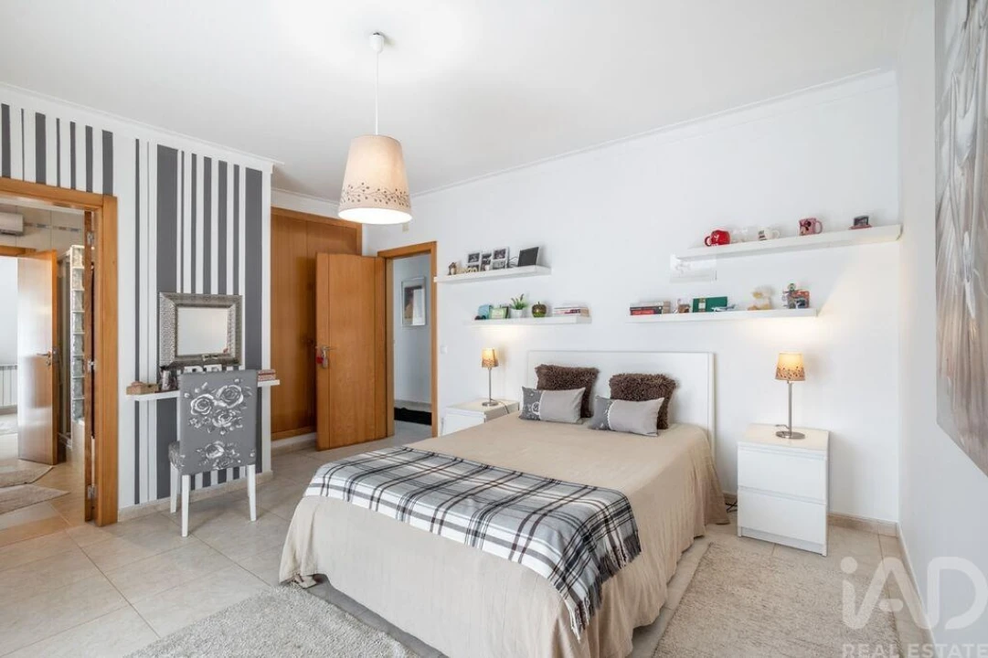 Moradia T5 para Venda em São Martinho do Porto Foto 13