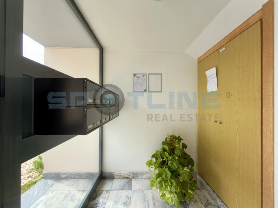 Apartamento T2 para Arrendamento em Lagos (São Sebastião e Santa Maria) Foto 4