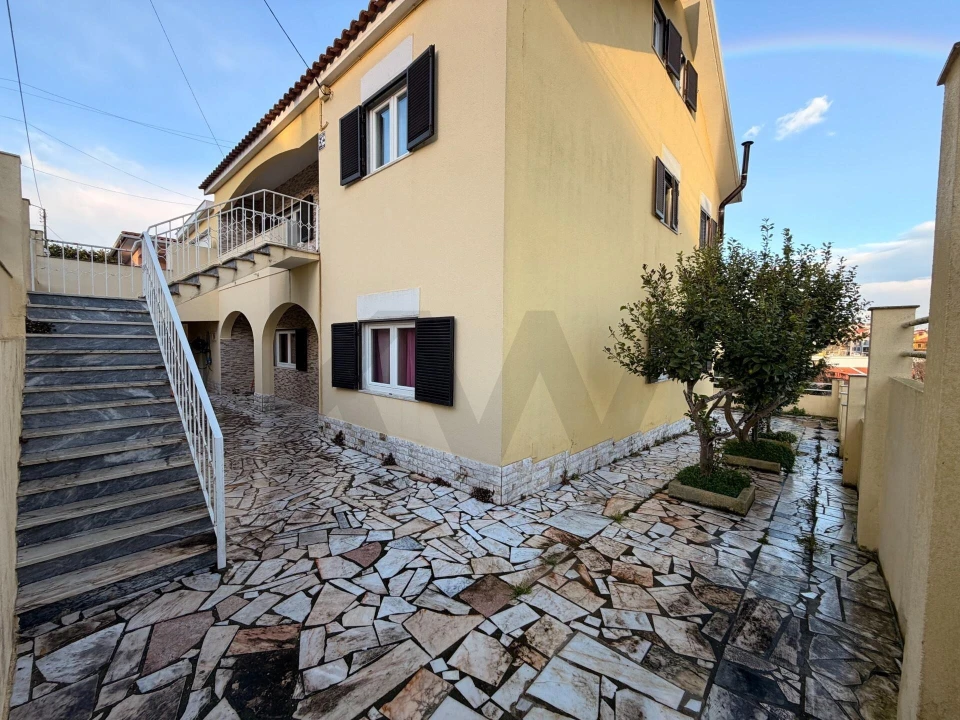 Moradia T5 para Venda em Porto Salvo Foto 4