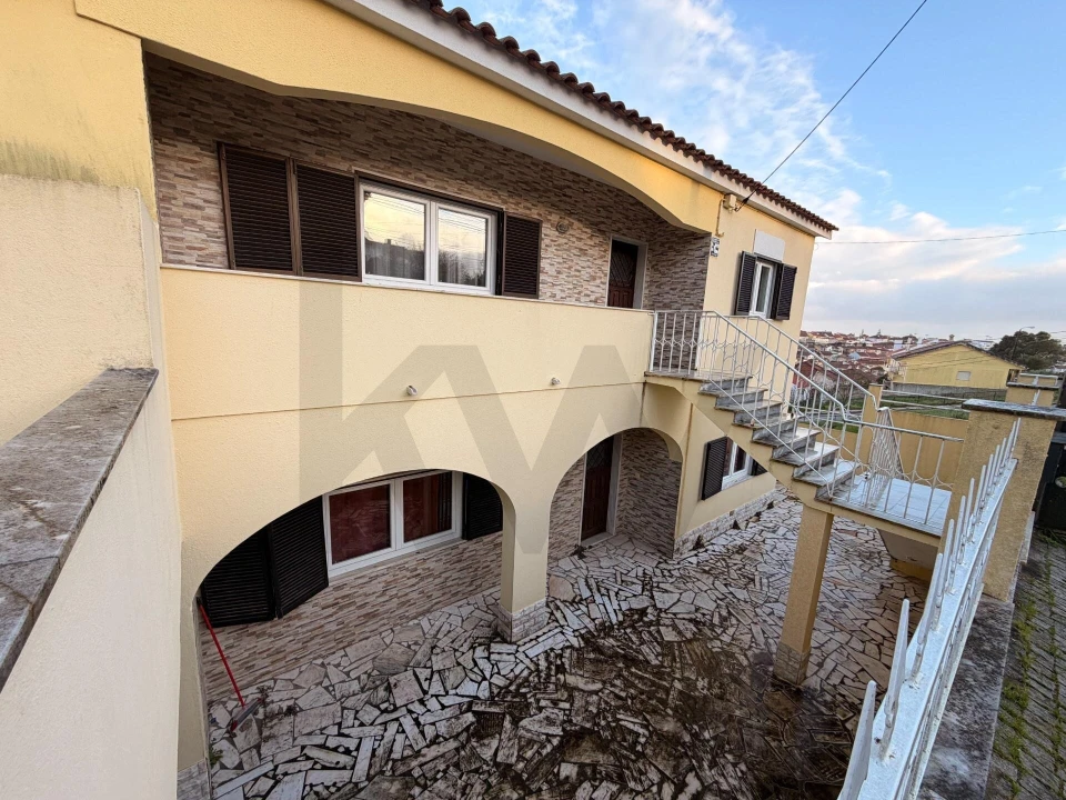 Moradia T5 para Venda em Porto Salvo Foto 3