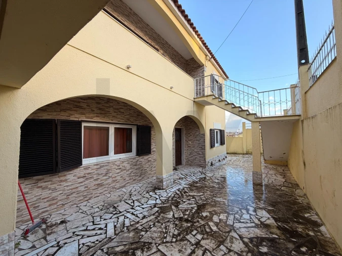 Moradia T5 para Venda em Porto Salvo Foto 6