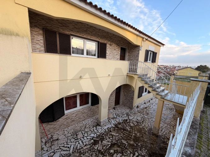 Moradia T5 para Venda em Porto Salvo Foto 3