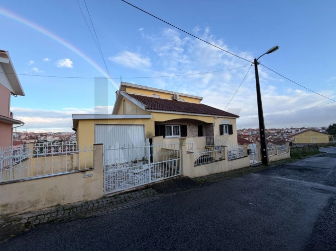 Moradia T5 para Venda em Porto Salvo Foto 2