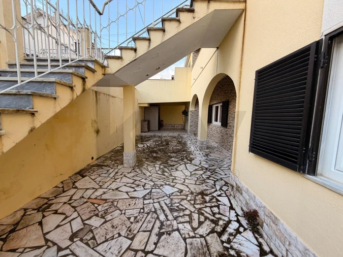 Moradia T5 para Venda em Porto Salvo Foto 5