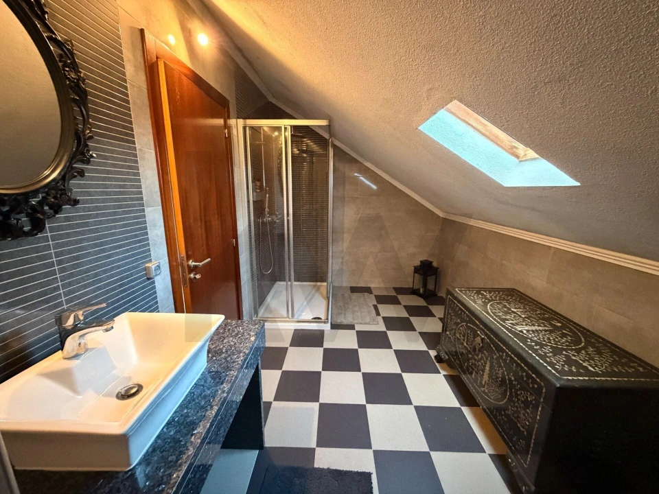 Moradia T5 para Venda em Porto Salvo Foto 38