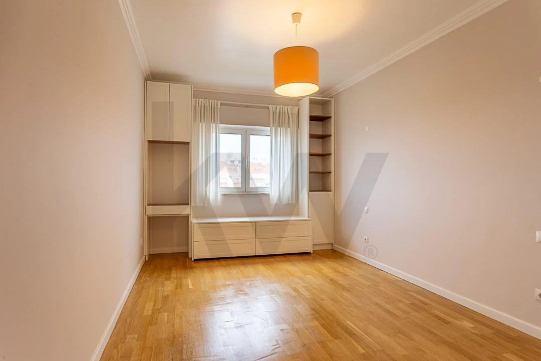 Apartamento T1 para Arrendamento em São Domingos de Rana Foto 8