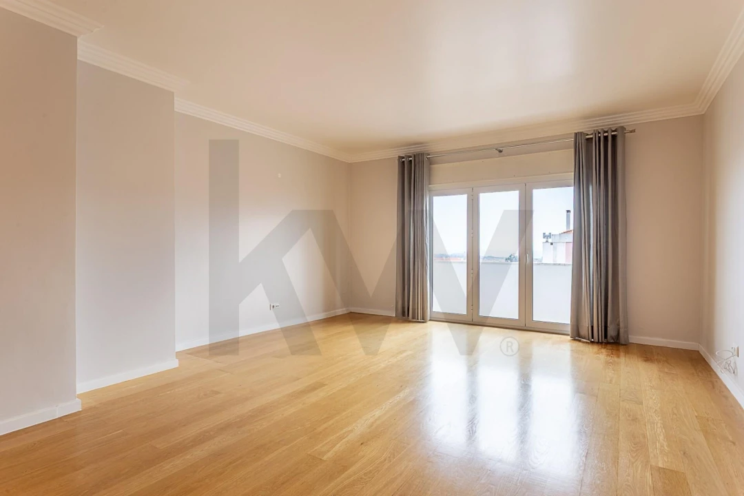 Apartamento T1 para Arrendamento em São Domingos de Rana Foto 1