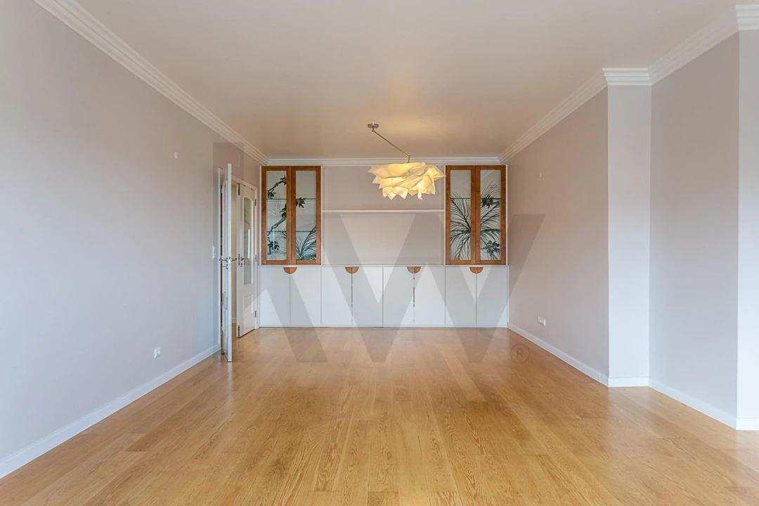 Apartamento T1 para Arrendamento em São Domingos de Rana Foto 6