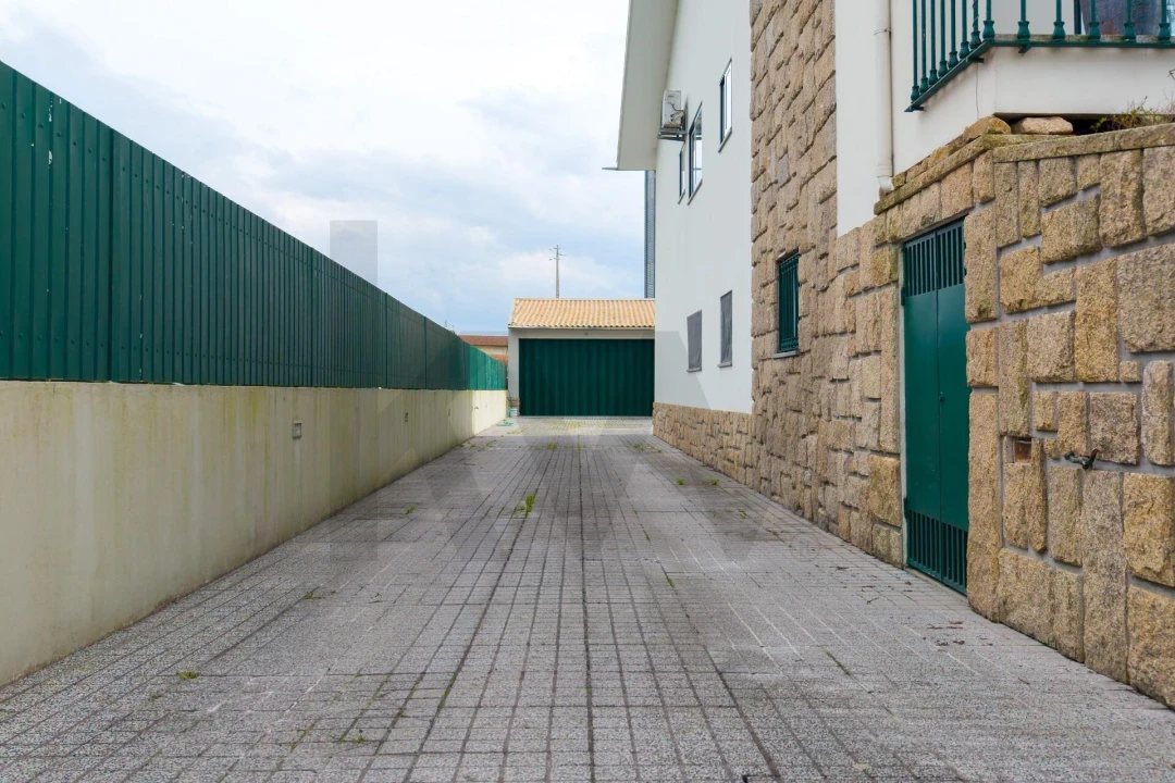 Moradia T3 para Venda em O. Azeméis, Riba-Ul, Ul, Macinhata Seixa, Madail Foto 5