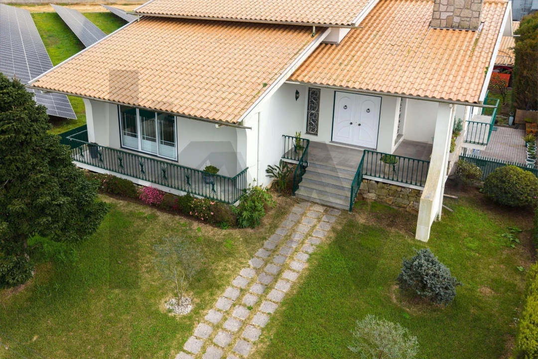 Moradia T3 para Venda em O. Azeméis, Riba-Ul, Ul, Macinhata Seixa, Madail Foto 3