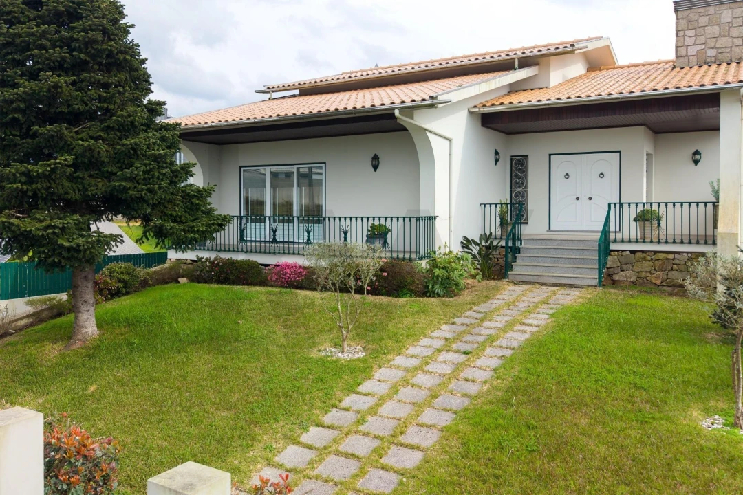 Moradia T3 para Venda em O. Azeméis, Riba-Ul, Ul, Macinhata Seixa, Madail Foto 1