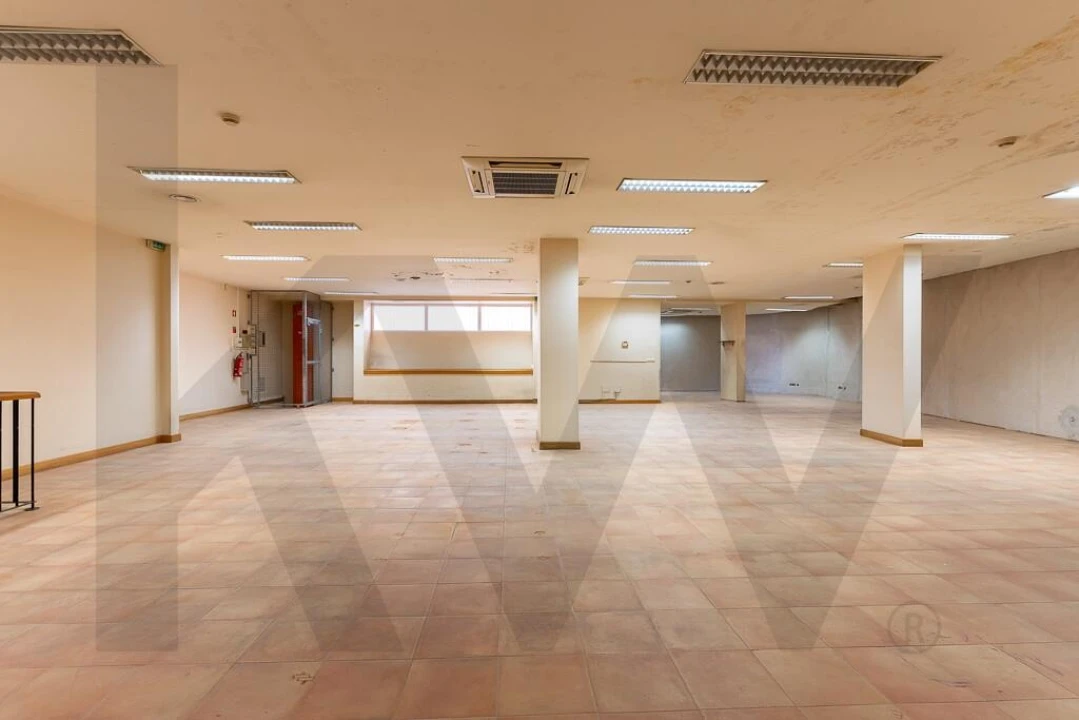 Armazém para Venda em Funchal (Santa Luzia) Foto 1