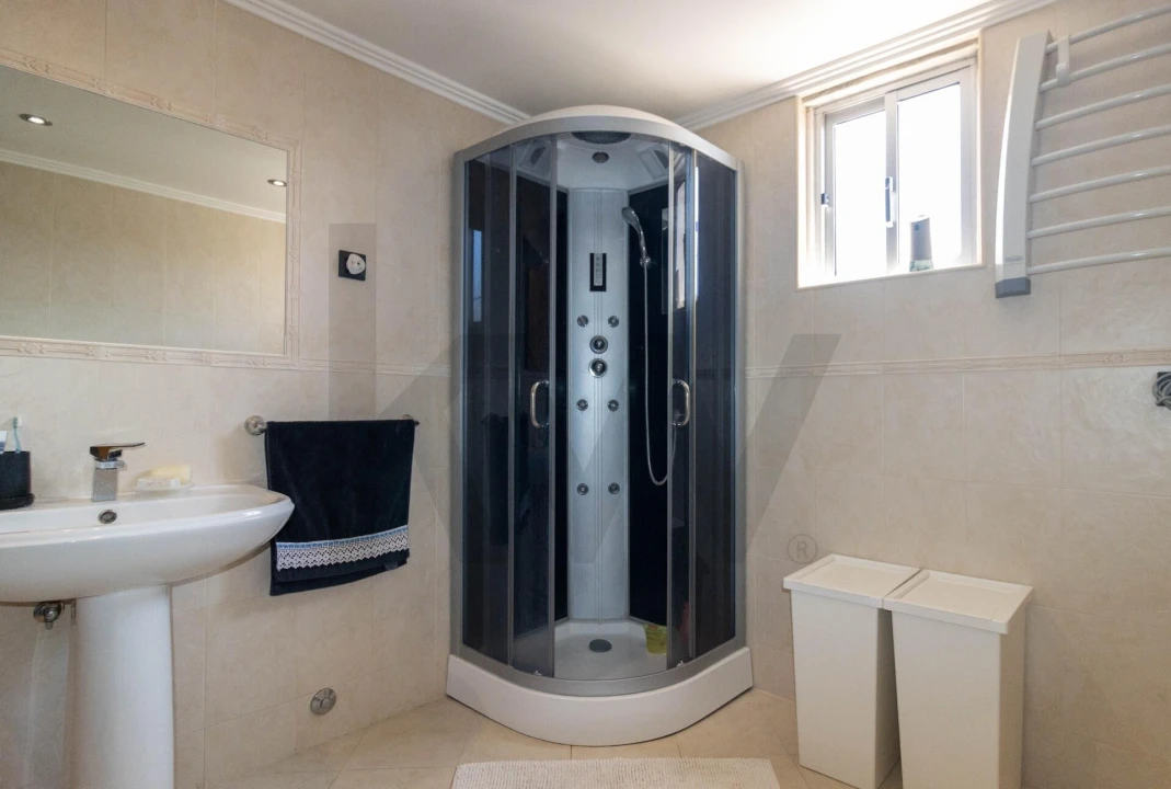 Moradia T4 para Venda em Fernao Ferro Foto 16