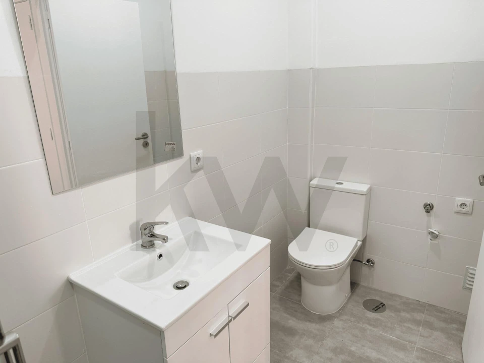 Apartamento T2 para Arrendamento em Campo de Ourique Foto 26