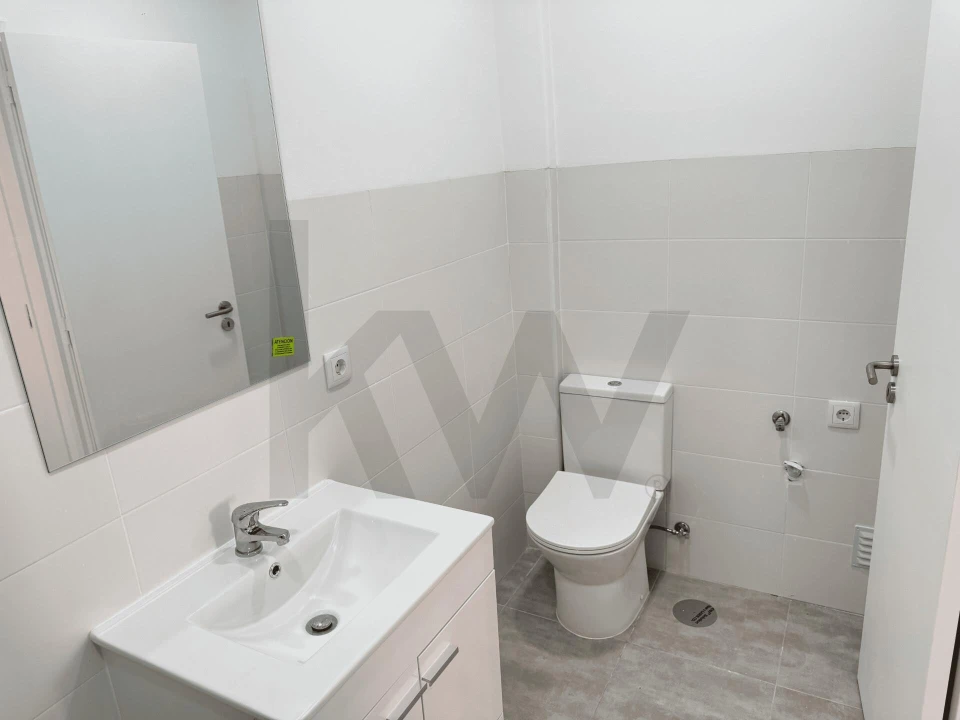 Apartamento T2 para Arrendamento em Campo de Ourique Foto 24