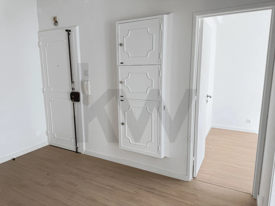 Apartamento T2 para Arrendamento em Campo de Ourique Foto 6