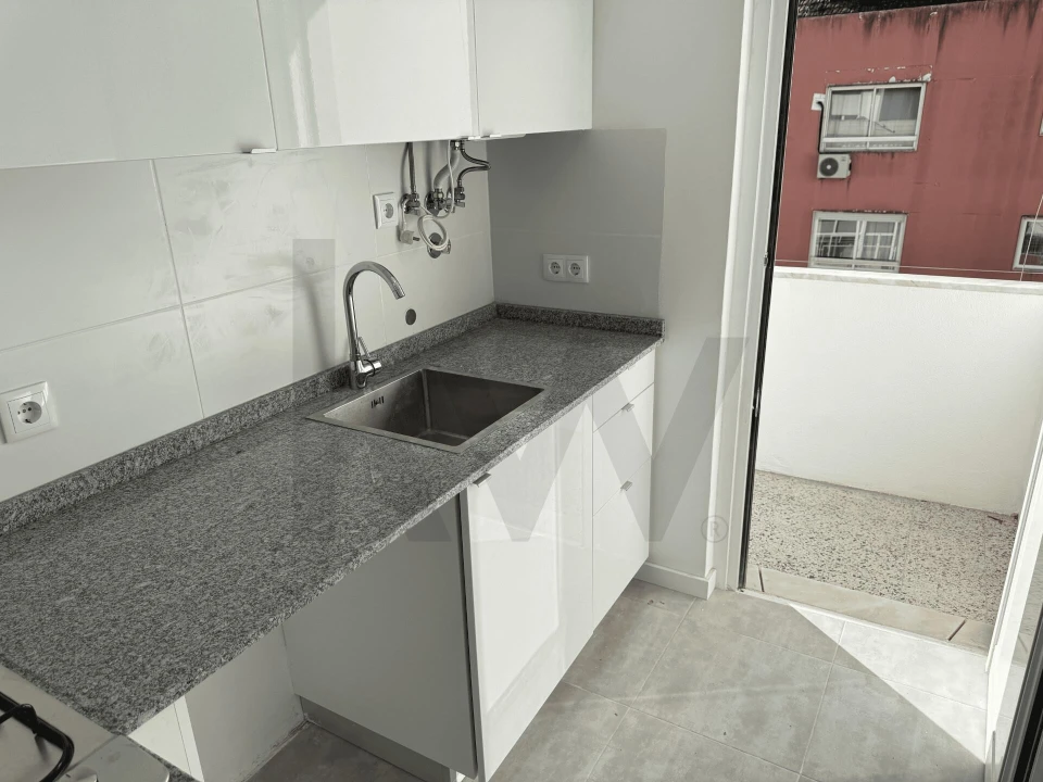 Apartamento T2 para Arrendamento em Campo de Ourique Foto 14
