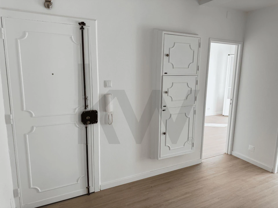 Apartamento T2 para Arrendamento em Campo de Ourique Foto 7