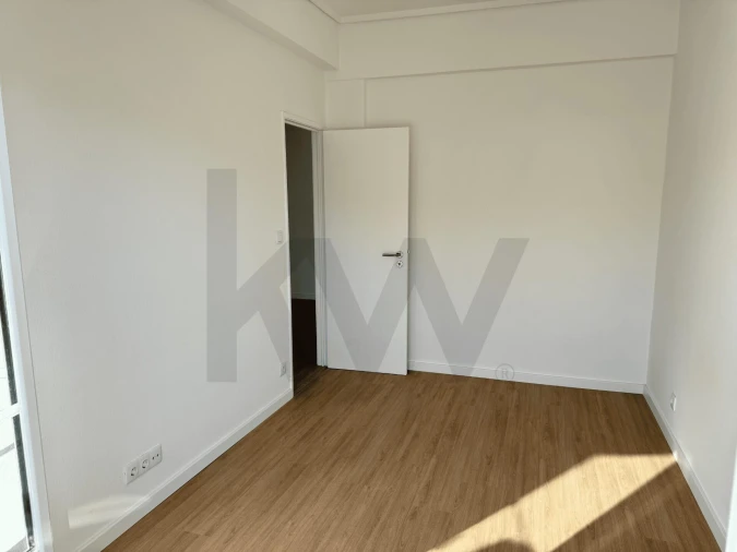 Apartamento T2 para Arrendamento em Campo de Ourique Foto 4