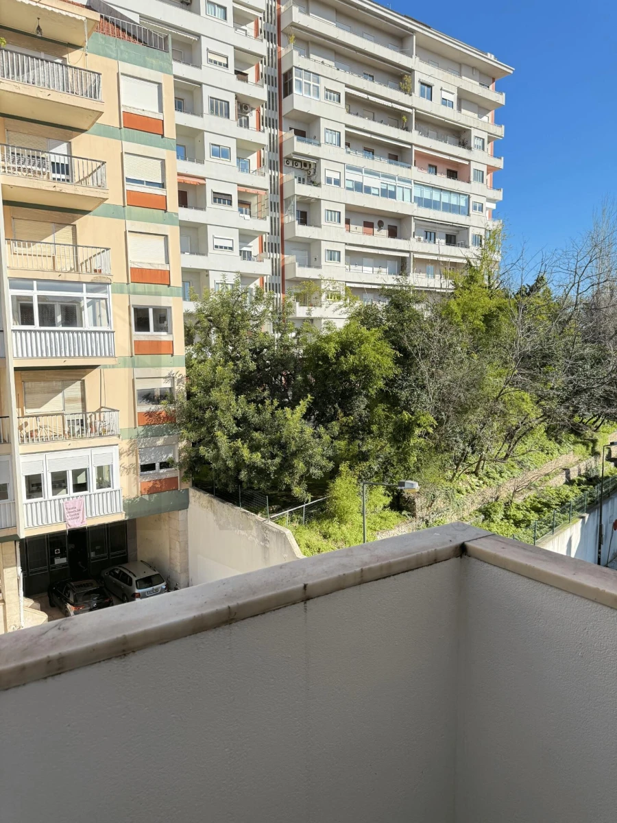 Apartamento T2 para Arrendamento em Campo de Ourique Foto 30