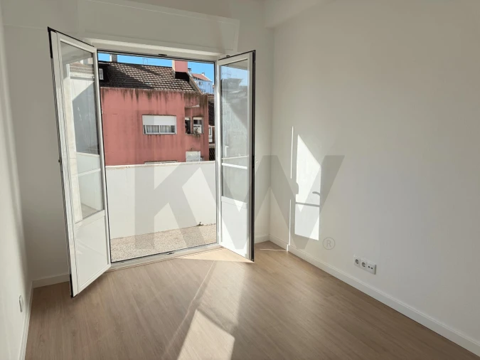 Apartamento T2 para Arrendamento em Campo de Ourique Foto 2