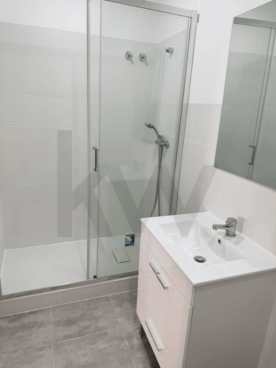 Apartamento T2 para Arrendamento em Campo de Ourique Foto 23