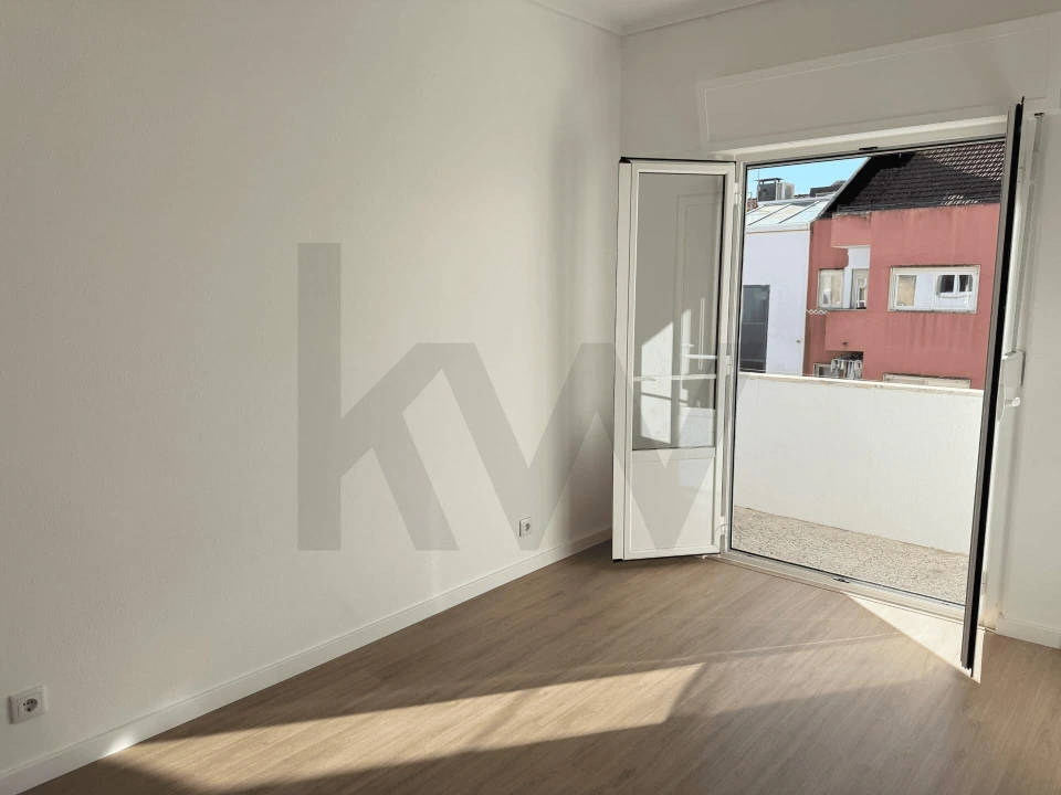 Apartamento T2 para Arrendamento em Campo de Ourique Foto 3