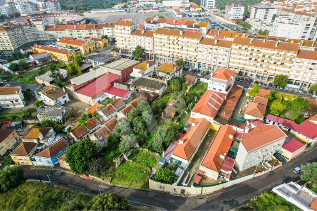 Prédio para Venda em Romeira e Várzea Foto 22