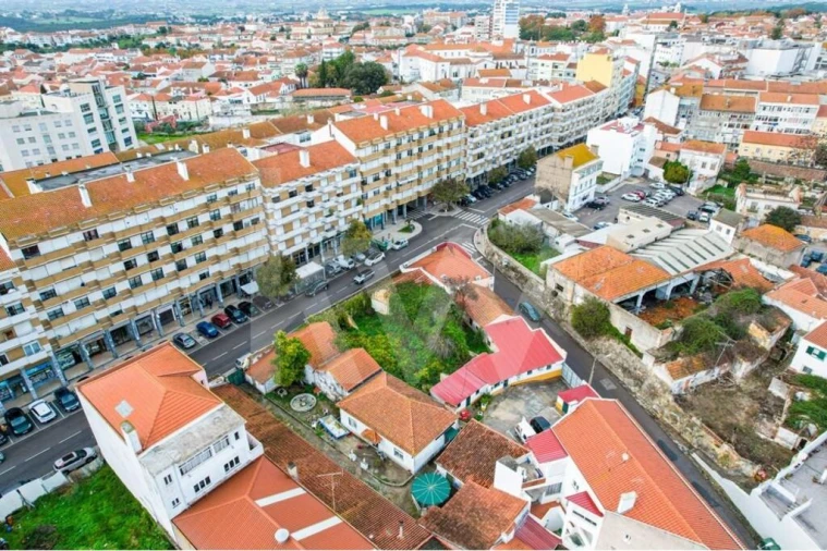 Prédio para Venda em Romeira e Várzea Foto 16
