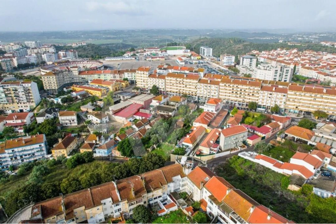 Prédio para Venda em Romeira e Várzea Foto 19