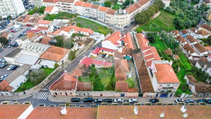 Prédio para Venda em Romeira e Várzea