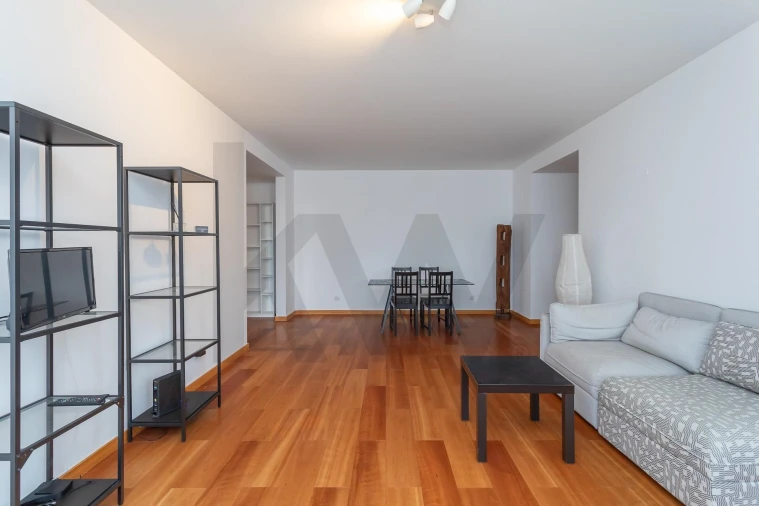 Apartamento T1 para Arrendamento em Parque das Nações Foto 2